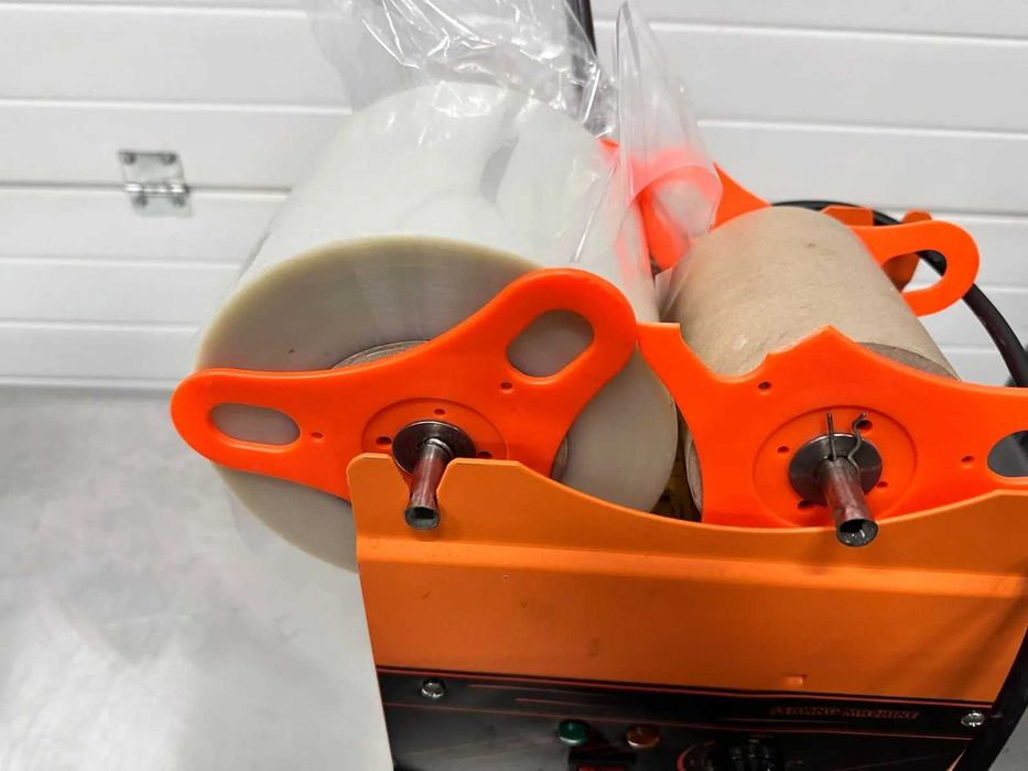 Машина за термо залепяне на чаши с фолио