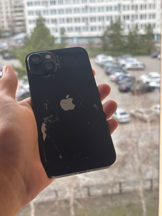 Продам  айфон 13