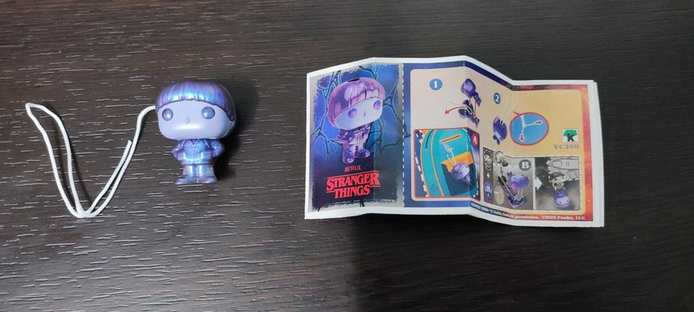 Stranger things Kinder Joy. Фигурки.