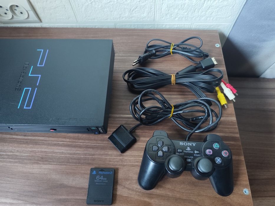 Продам PS2 FAT...