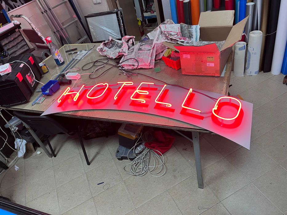 Изработка на Светеща реклама, Обемни букви, Неон и Табели | Хорос 5