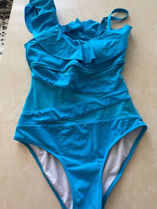 Продаю купальник новый .