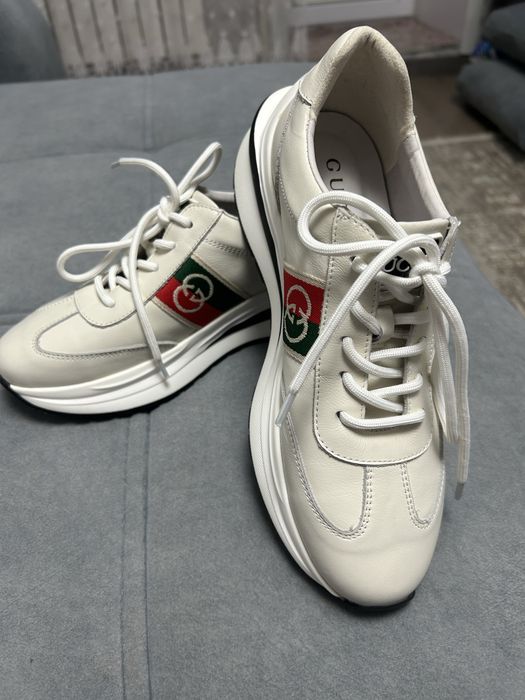 Продам женские кроссовки GUCCI