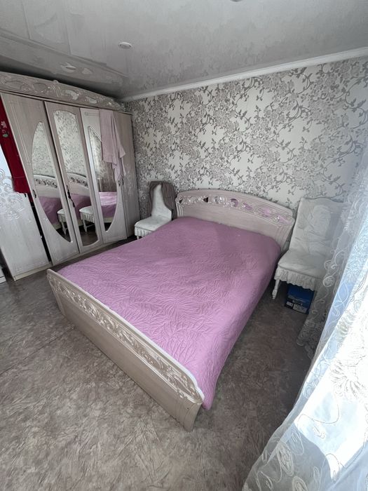 Продам двухспальный кровать с матрасом
