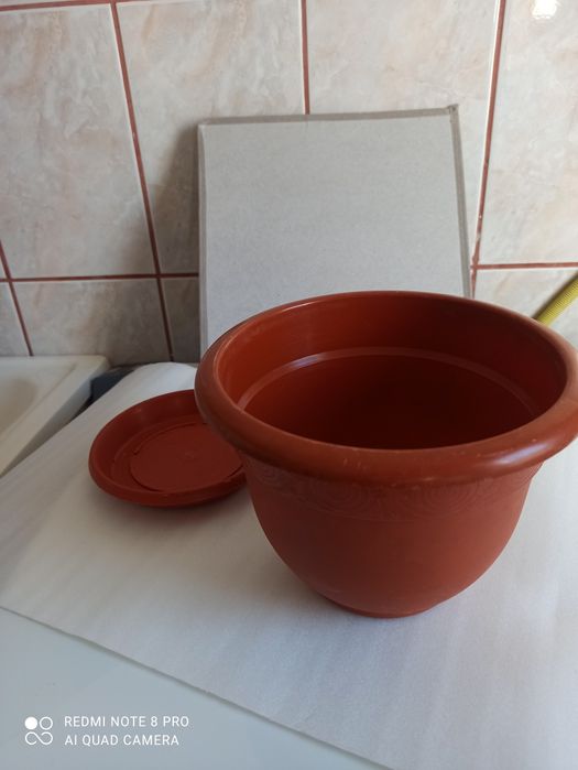 Ghiveciuri din plasticin stare buna