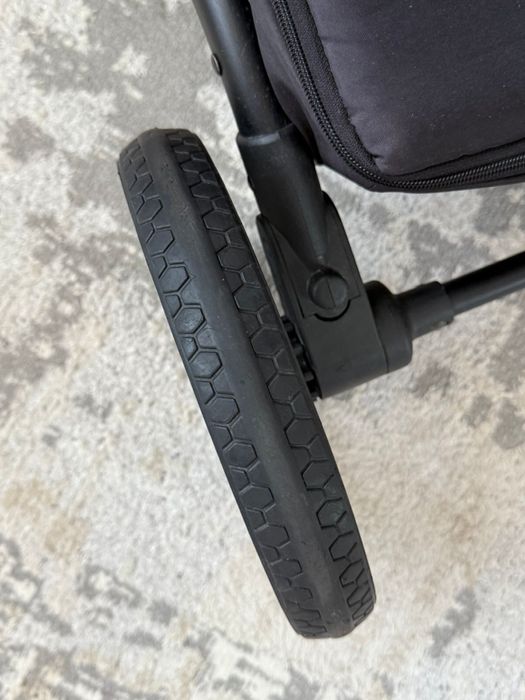 Срочно продам Коляска прогулочная Uenjoy Atmos