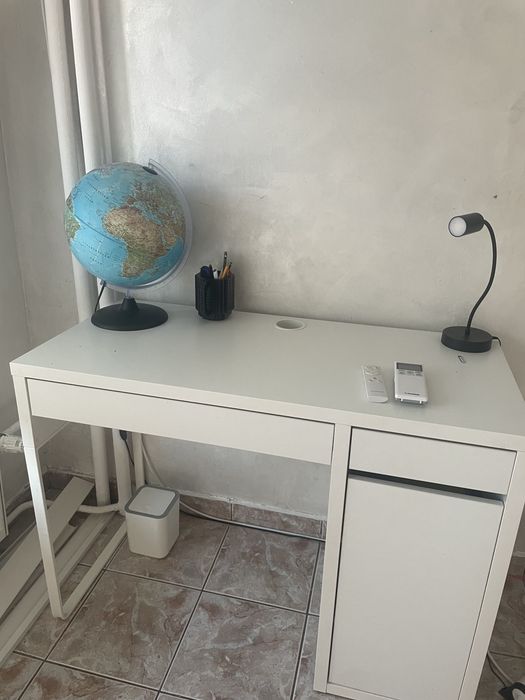 Бюро IKEA MICKE + столче – бяло, отлично състояние