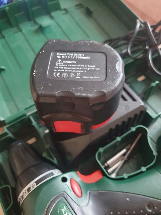 kit Bormașină Bosch PSR 9,6 VE-2 + Încărcător original