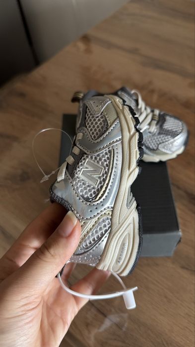Продам детские кроссы New Balance.