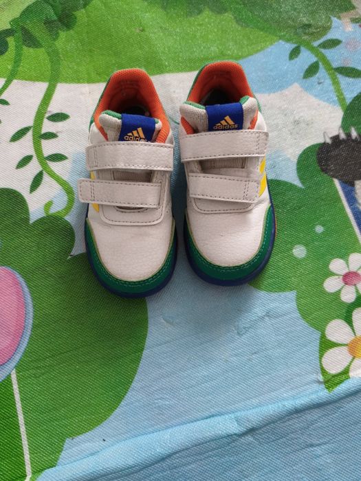 Маратонки Адидас номер 22