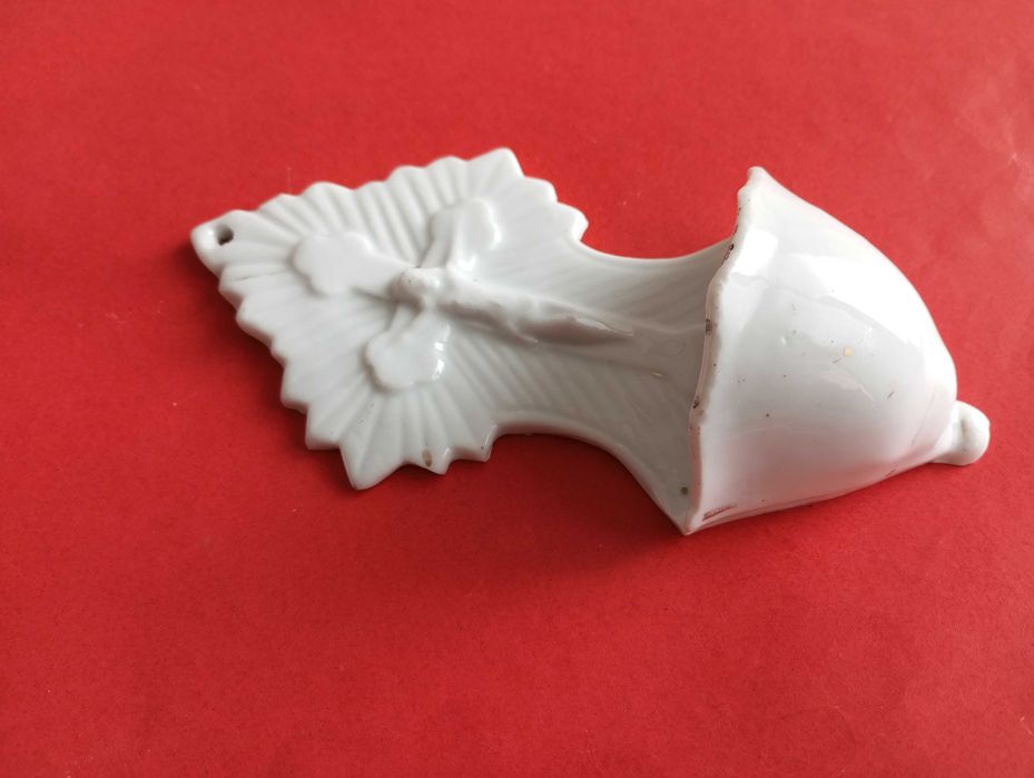 Старинен порцеланов иконостас , кандило