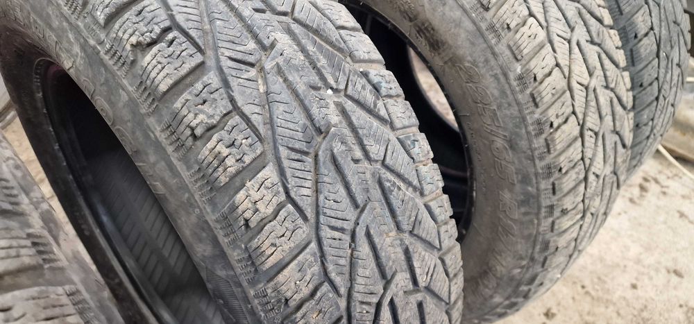 Зимни Гуми 225 65 17 DOT 3520 5мм грайфер