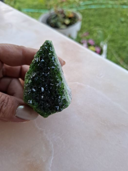 Cluster cristal verde geoda verde cu inaltimea de 6 cm