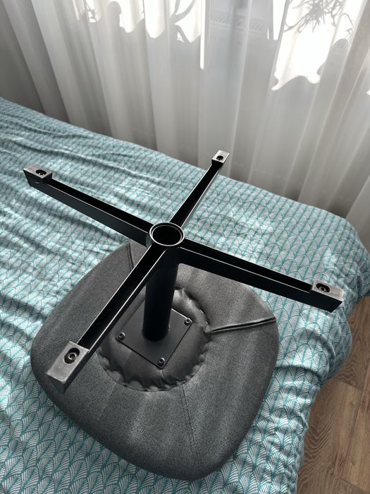 Taburet/Scaun NOU, cadrul din oțel si șezut placaj și spumă. 200 Kg