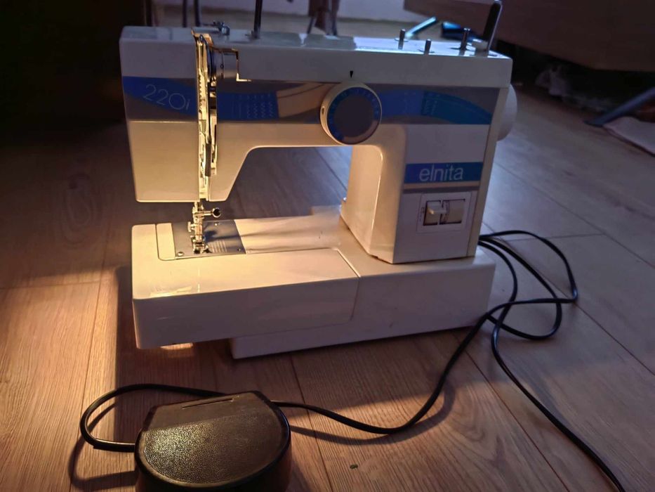 Шевна машина ELNITA/ELNA 220I
