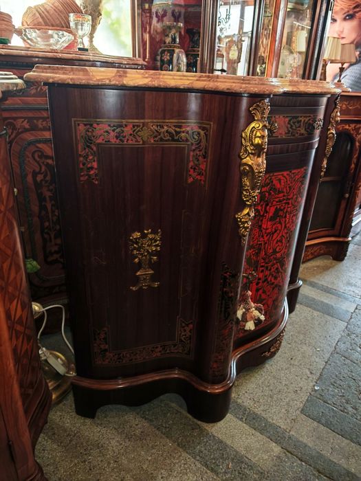 Антикварен шкаф стил Bulle