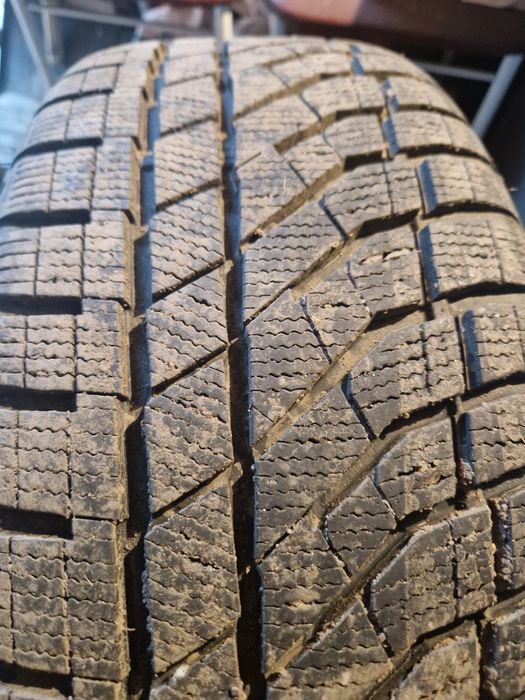 Продам шины 235/50/R21