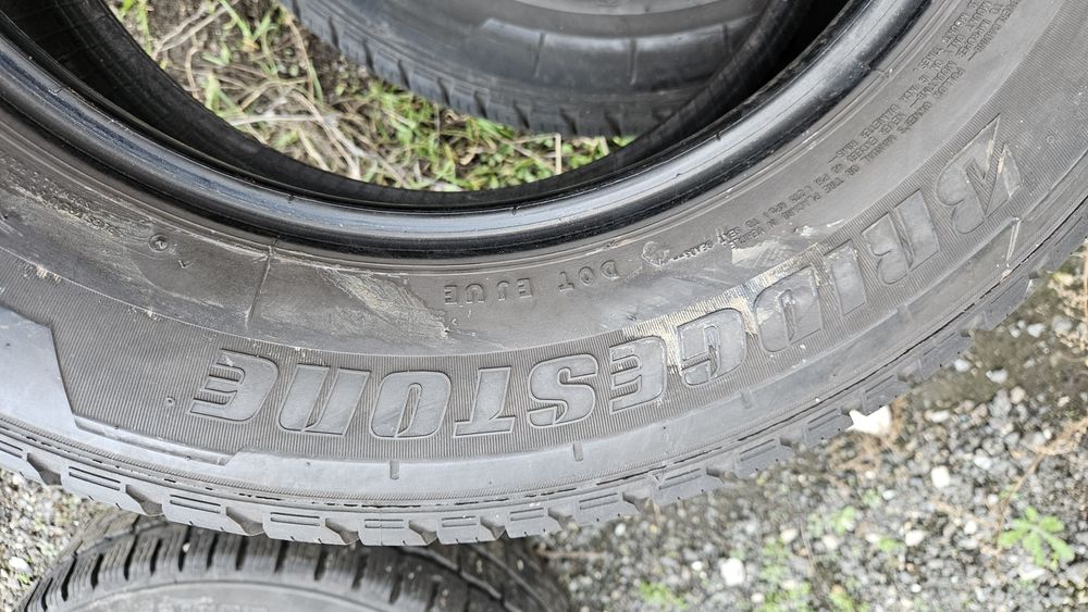 2бр гуми 215 65 16С бриджстоун bridgestone