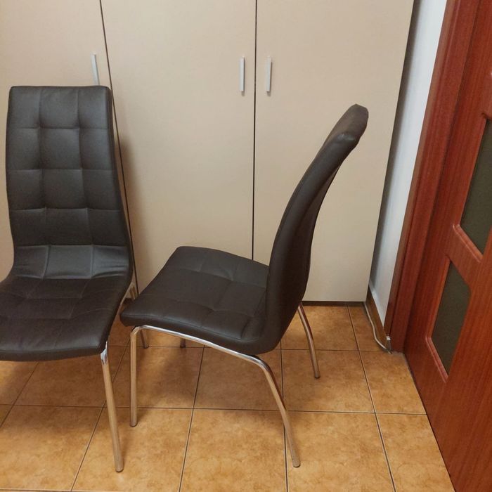 Set 4 Scaune bucătărie / living moderne (Dedeman) – Ca noi, protejate cu husă!