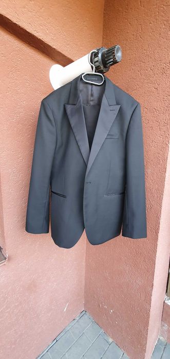 vând costum bărbați