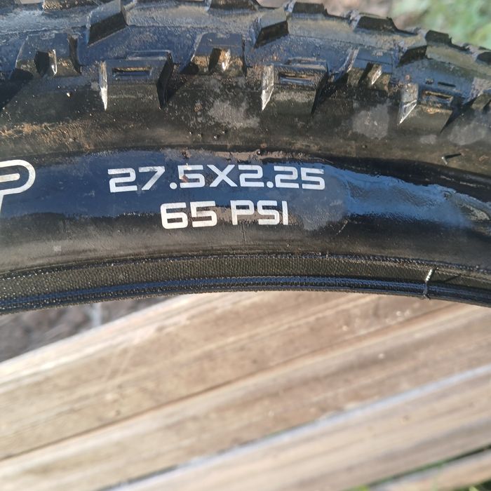 Виншни гуми maxxis