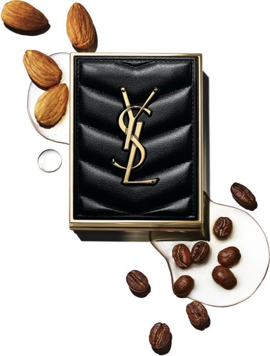 YSL Couture Mini Clutch
paletă cu farduri de ochi (doar testata)