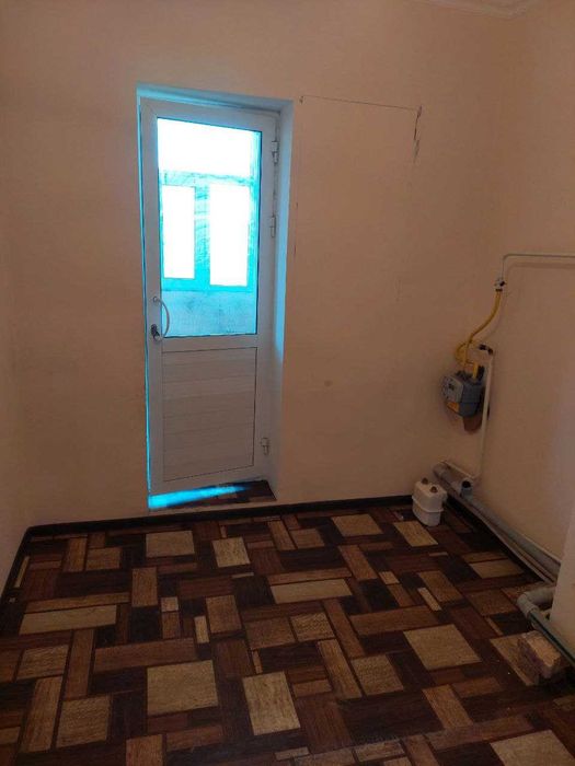 2 этажда 2 ханалы арзан квартира сатылады