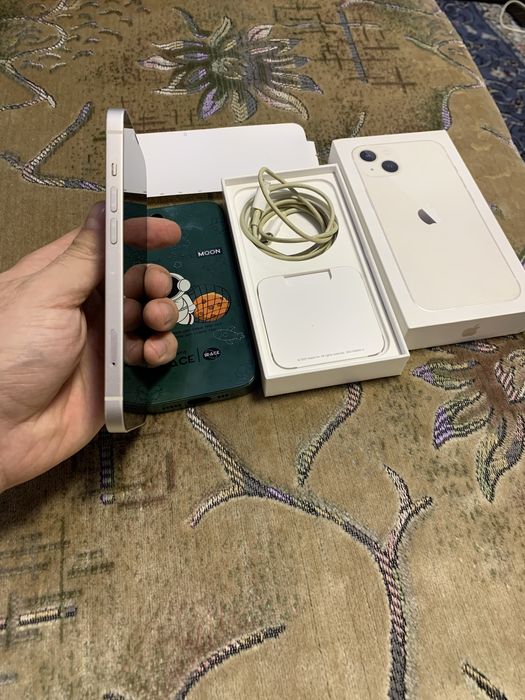 Продам телефон Айфон 13 белый 128 Gb