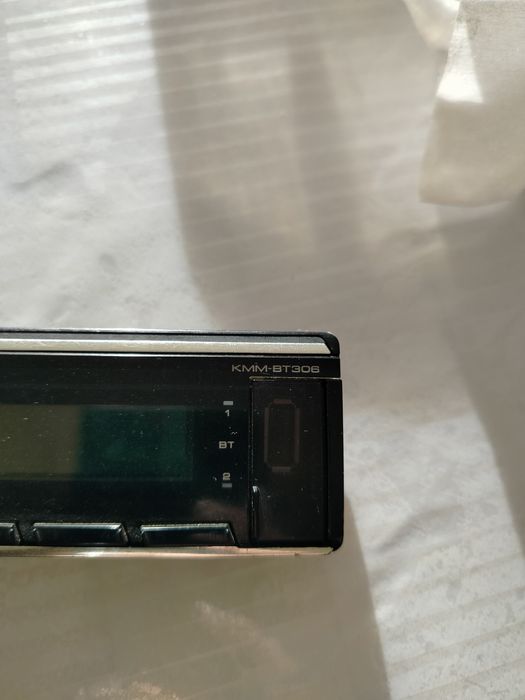 Продам две магнитолы рабочие, торг ,срочно