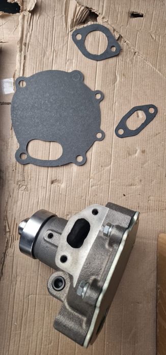 Pompa apa tractor fiat 250 și fiat 300 preț 550 lei se poate trimite p