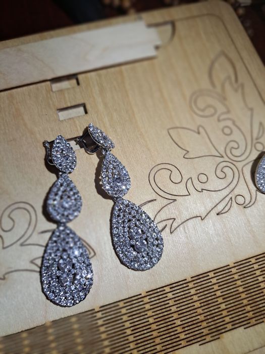 Chiroyli va nafis zirak bujuteriya