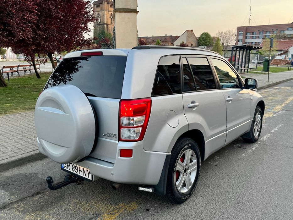 Suzuki Grand Vitara 1.9 Diesel 4x4 - Fără accidente - 4 uși - Trapă - Piele - SUV Offroad