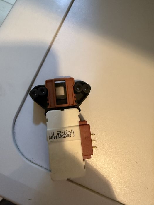 Zavor/incuietoare/Hublou  masina de spalaZV446 Arctic/ Beko 2805311400