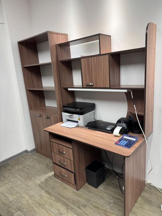 Рабочий офисный стол