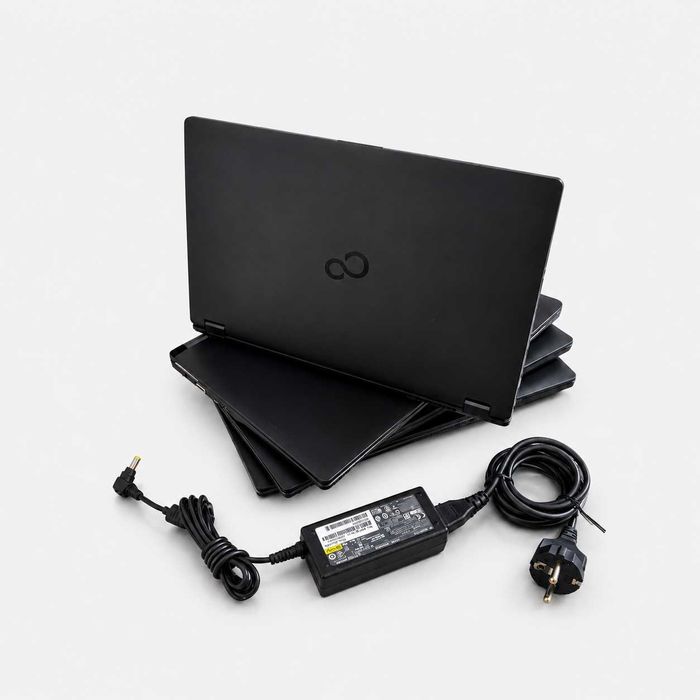 Laptop Fujitsu Lifebook E558, Ecran de 15,6", Intel Core i7-8550U, 8 GB RAM, SSD 256 GB, 15,6" Full HD