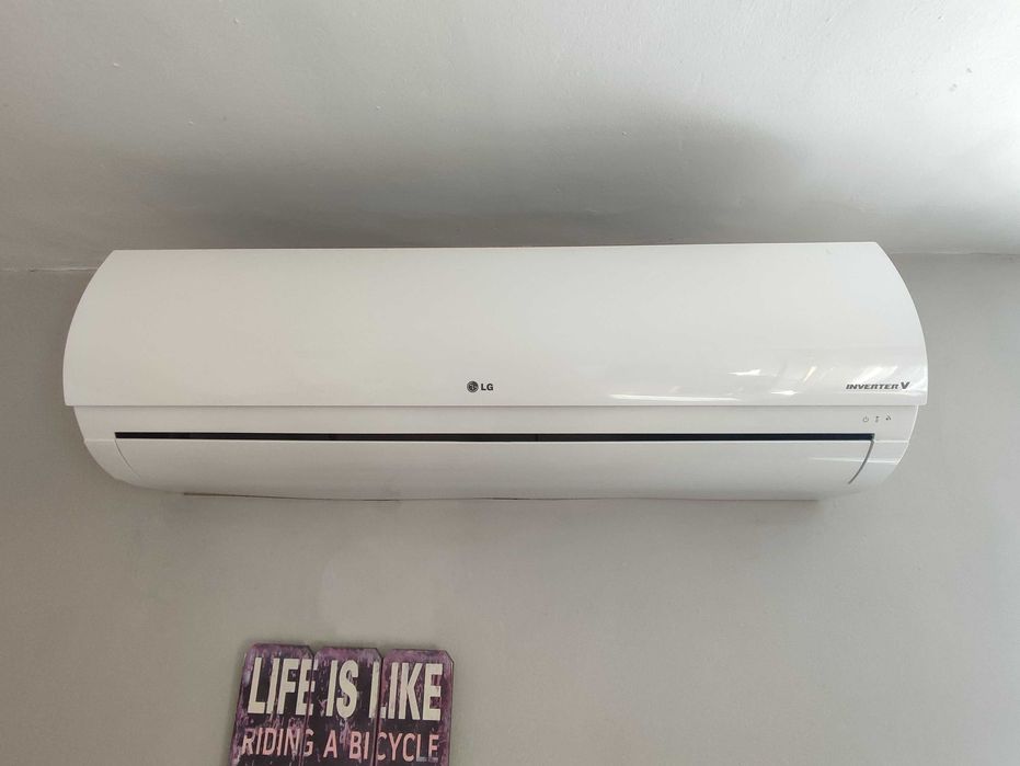 Продавам климатик LG P18EL в отлично състояние