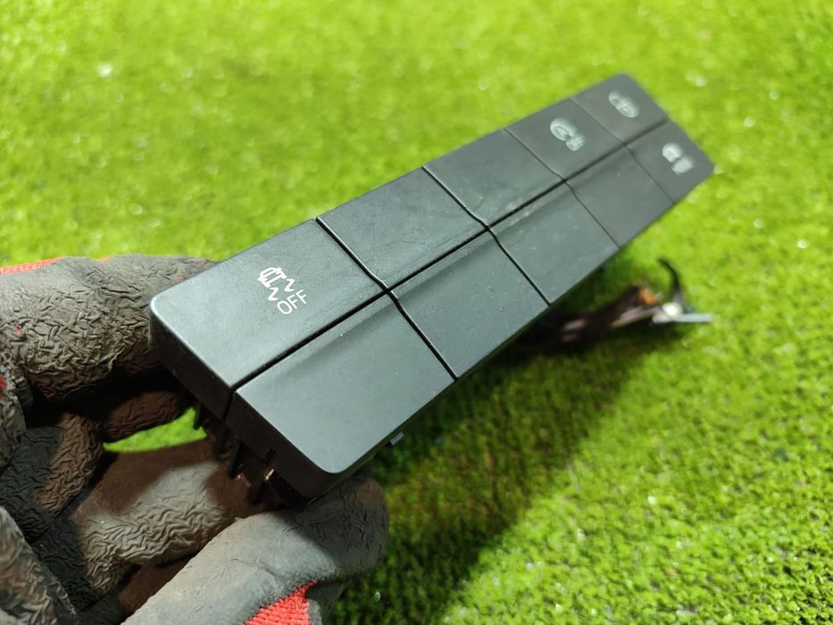 PANOU BUTOANE BLOCARE USI SKODA OCTAVIA 3 SEDAN 1.6 DIESEL 2015 COD OEM 5E2927238B / 2013-2016