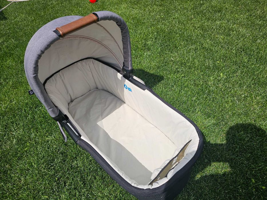 Carucior Joie Signature Finiti 3 in 1 + isofix