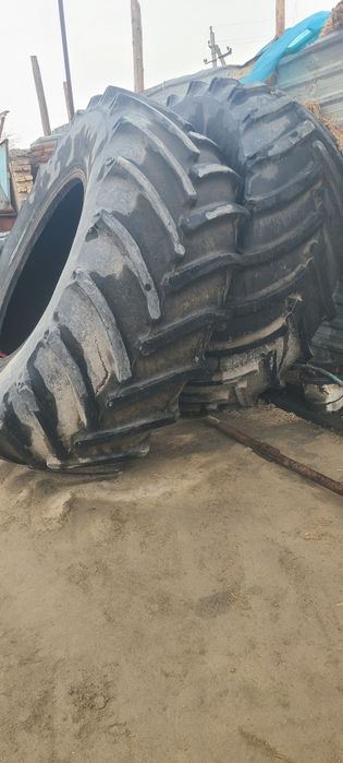 Shinalar sotiladi case new holland old va orqa shinalari