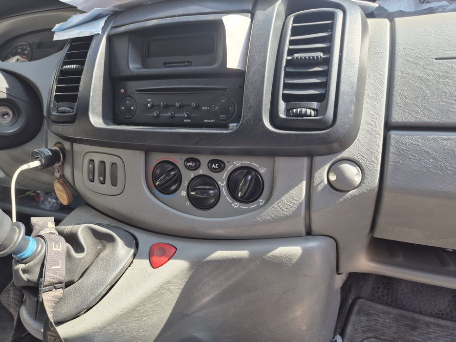 Vand/Schimb  Renault trafic  mixt 5+1 locuri.