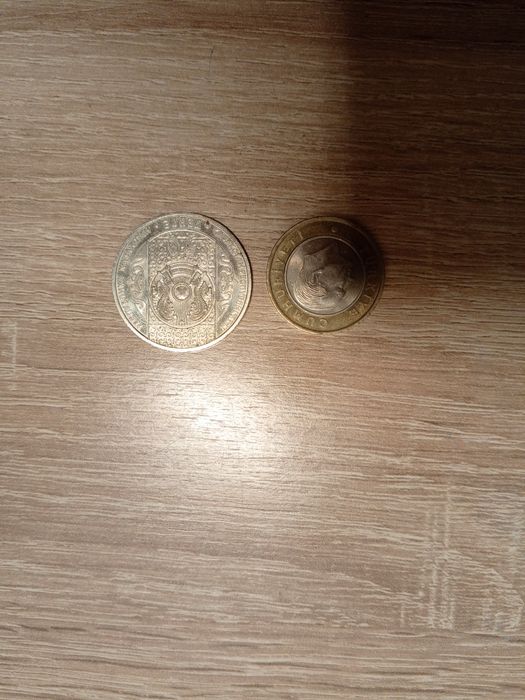 Продам срочно две монеты обе за 5000 срочно