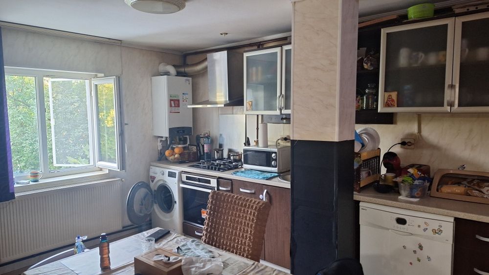 Apartament 3 camere de vânzare