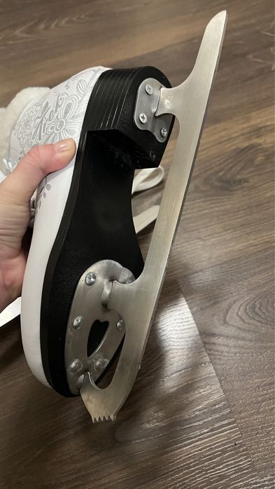 Коньки почти новые