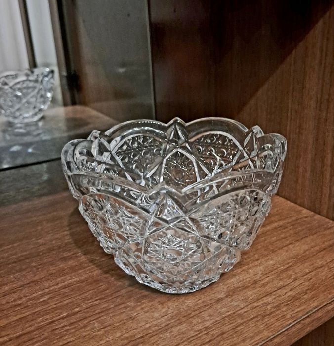 Хрустальные вазочки.