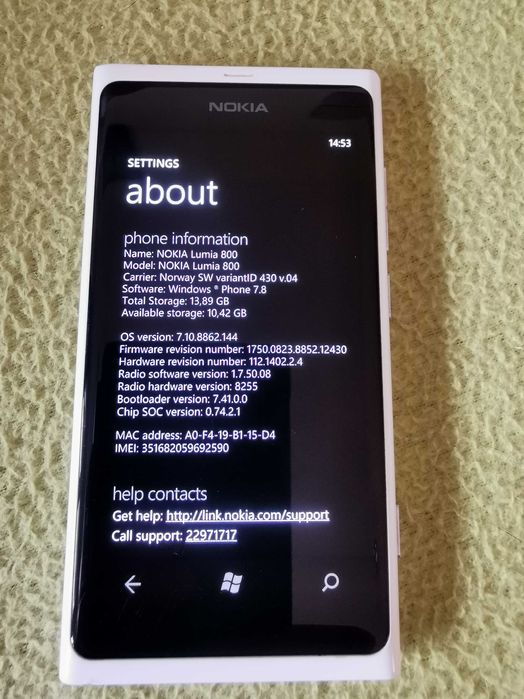 Nokia Lumia 800 cu incarcator si cablu de date