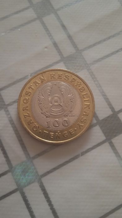 Продам манету 100