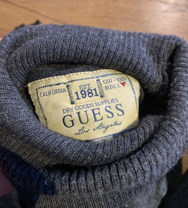 Вталено мъжко поло на GUESS