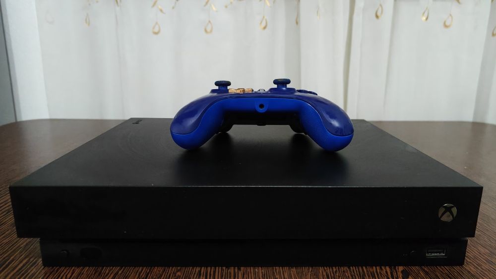 Xbox One X in stare perfecta folosit doar 1 an