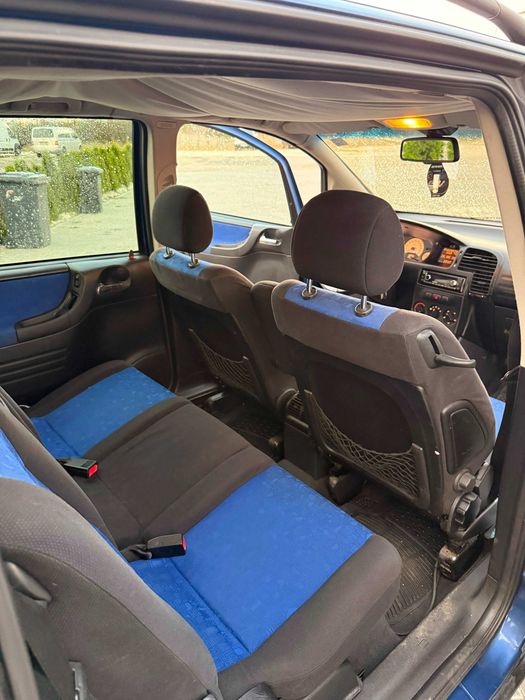 Vând Opel Zafira