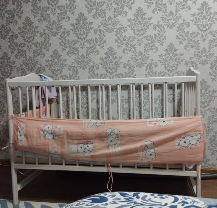 Кроватка детская в хорошем состоянии имеются бортики и матрас
